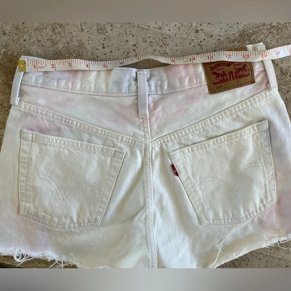 EUC LEVI'S WOMEN'S TIE DYE 501 ORIGINAL DENIM BUTTON-DOWN CUTOFF SHORTS 28 - Picture 8 of 10
